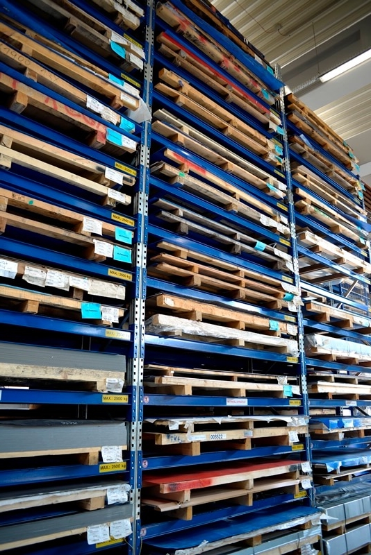 راهنمای انتخاب متریال ورق فلزی مناسب برای برش لیزر